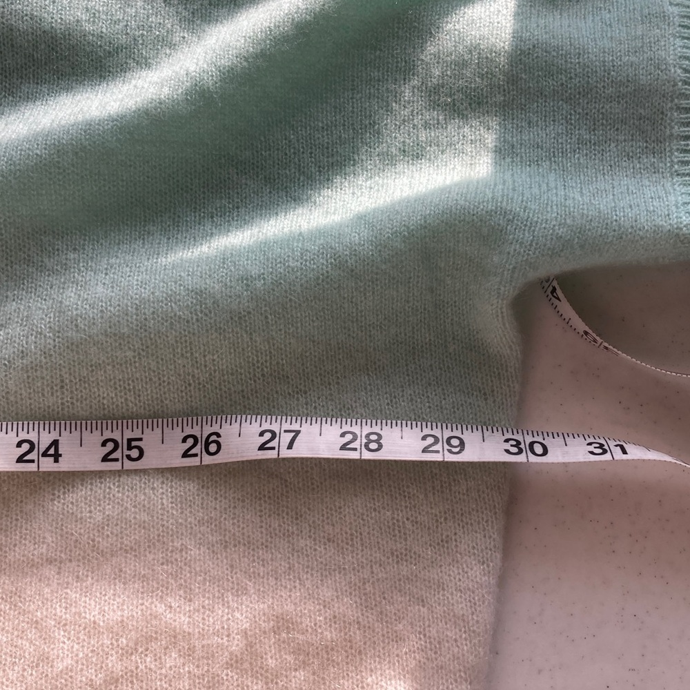 C by Bloomingdale's Ombre V-Neck 100% 2 ply Cashmere Sweater - Mint, Cream, Navy - Picture 6 of 7
